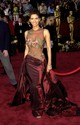 2002, Halle Berry - A színésznő Elie Saab tervezését viselte azon az estén, amikor elnyerte a legjobb női főszereplő díját a 2002-es Oscar-gálán. Ikonikus darab, és nagyon ízléses is a pucérruhák között.