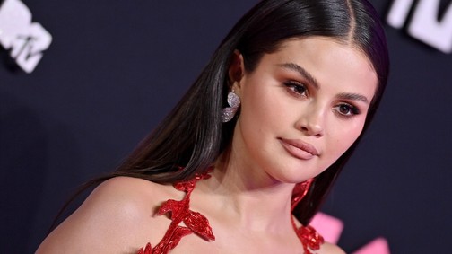 Selena Gomez a világ legmerészebb meztelenruhájában tarolt a VMA vörös szőnyegén