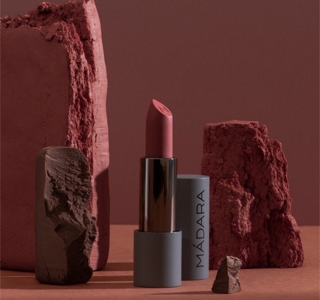 Így készítsd el az őzikeszemű Anya Taylor-Joy sminkjét!