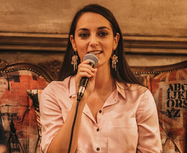 Beszélgetős estéhez öltözött Boggie