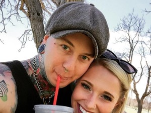 Megható! Egy művész tetoválásban kérte meg barátnője kezét!