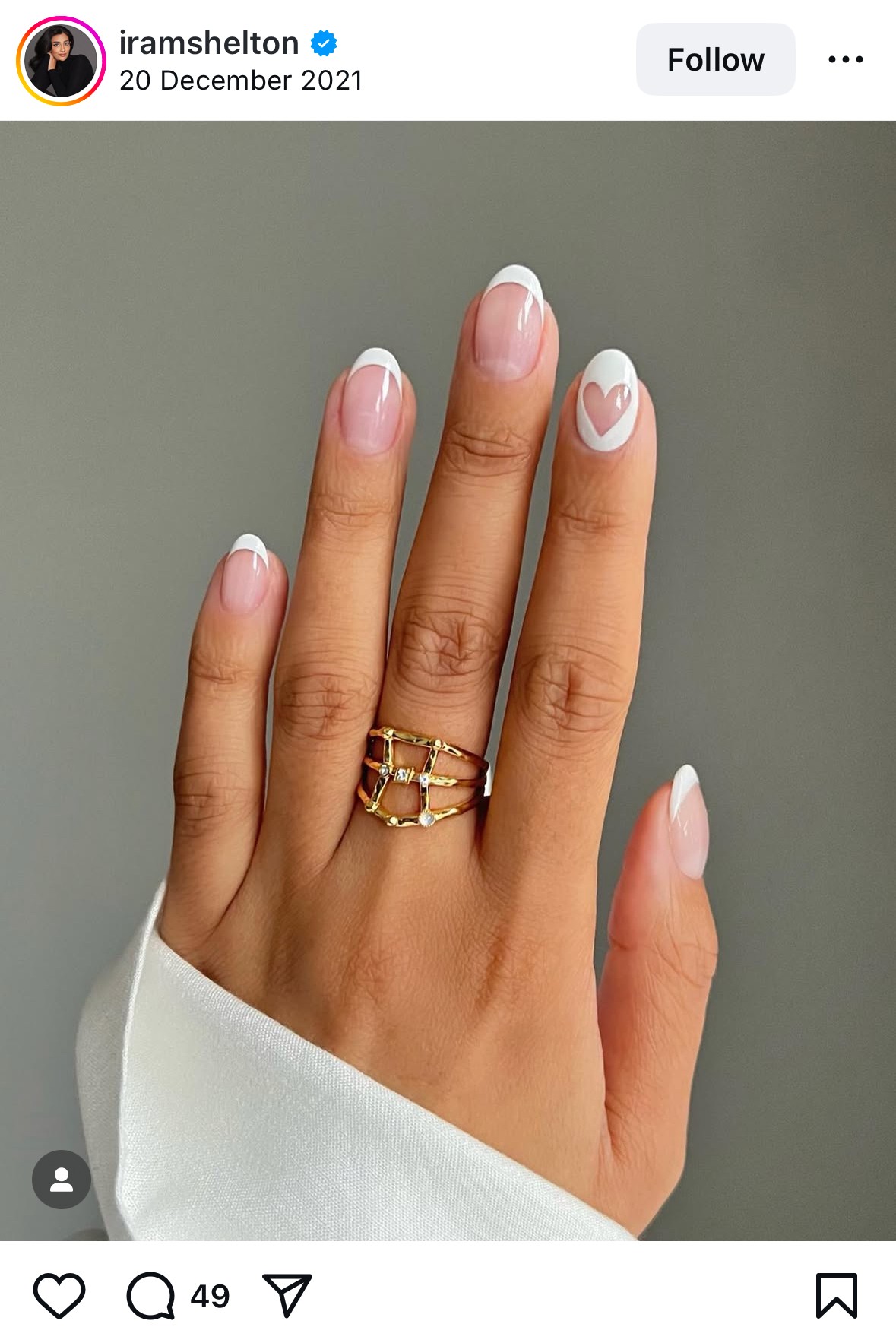 Ez a kivágott szív részlet minden szemet rászegez a kókuszos körmökre. 