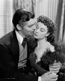 Az Elfújta a szél című film ikonja, Vivien Leigh is gyakran nyúlt parókákhoz a szerepei kedvéért, így a frizurái sokszor igazi műalkotásnak hatottak. 