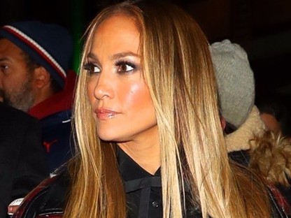Jennifer Lopez kockás kabátját bárki szívesen elfogadná, annyira menő