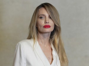 Angelina Jolie ritka megjegyzéseket tett a Brad Pittel való kapcsolatára, ez mindent elárul