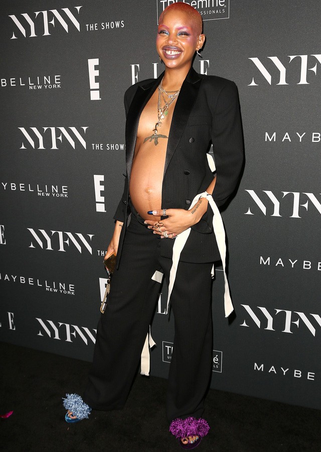 Slick Woods várandósan a vörös szőnyegen