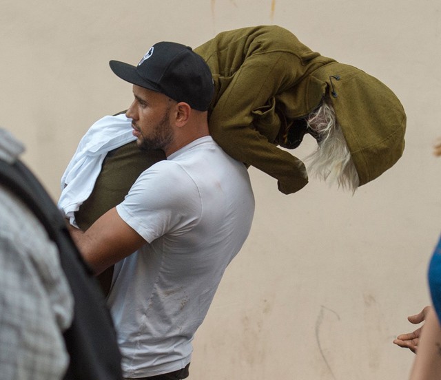 lily allen, szétcsúszott, alkohol, fesztivál, alkoholista, drog, részeg