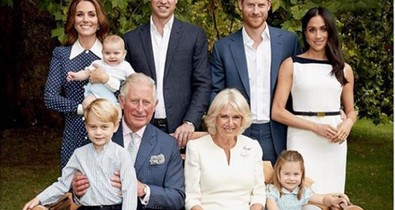 A kis Lajos herceg olyat csinál Károly herceg arcával, ami miatt ezt a fotót eddig nem hozhatták nyilvánosságra