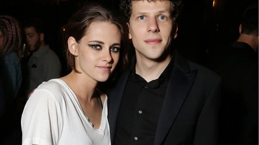 Minek a csicsa? Kristen Stewart így is szuperül néz ki!