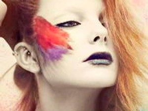 Színkavalkád Mihalik Enikő arcán