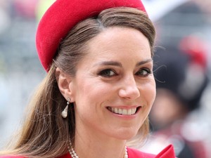 Katalin hercegné szemet gyönyörködtető ruhában jelent meg, egyszerűen nem tudunk betelni a látvánnyal, annyira szép