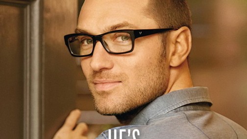 Szemüvegben is szexi Jude Law?