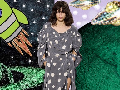 Napi horoszkóp: A Halak bárkit elbűvöl, a Bika ne engedjen a csábításnak - október 12.