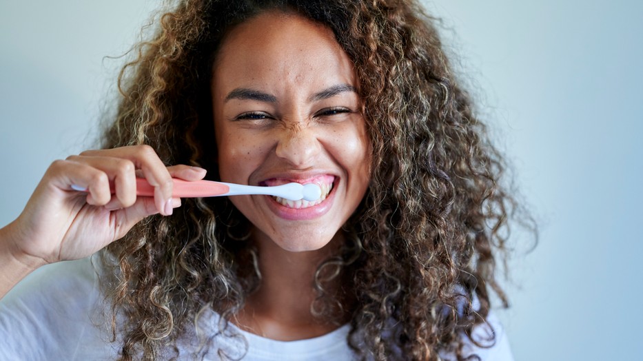 Mutatjuk, miért ne hagyj ki egyetlen elalvás előtti fogmosást sem