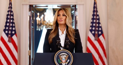 Melania Trump arcpirító ruhában ragyogott, csak úgy vonzotta a tekinteteket a first lady