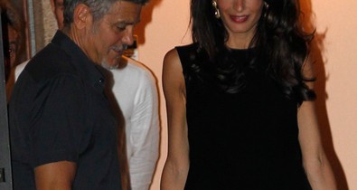 Bakfisnak öltözött Amal Clooney a randira