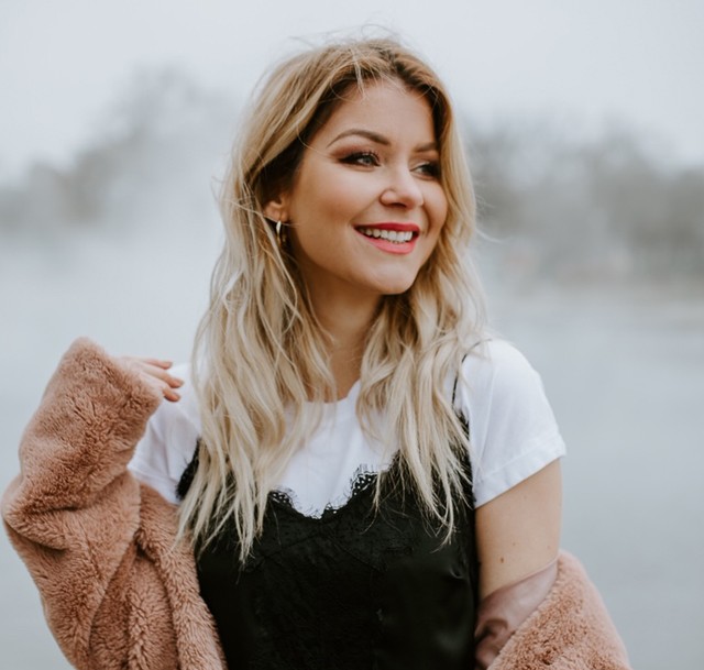 Nagy Kata a tél legtrendibb műszőrméjét viseli ma