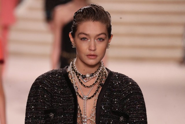 Gigi Hadid a Chanel show-ján