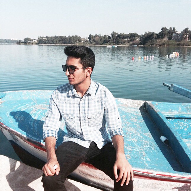 Kim Kardashian egy teljesen random tini fiút jelölget be a fotóin