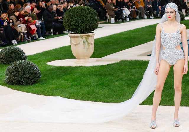 Ezt akarod felvenni az esküvődön: a Chanel egy bikini-menyasszonyi ruhát tervezett