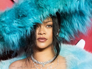 Rihanna átlátszó csipkés ruhában mutatta meg óriási pocakját: az énekesnő gyönyörűbb, mint valaha