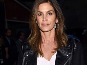 Cindy Crawford őszintén mesélt arról, miért bánja pucér fotóit!