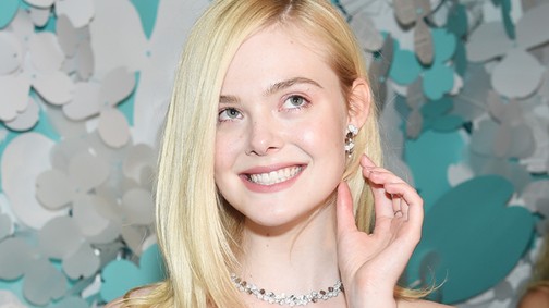 Pinkre festette a haját Elle Fanning, de nem áll jól neki