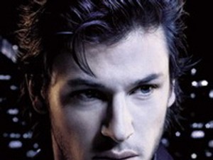 Chanel-fiú alakítja a divatcsászárt