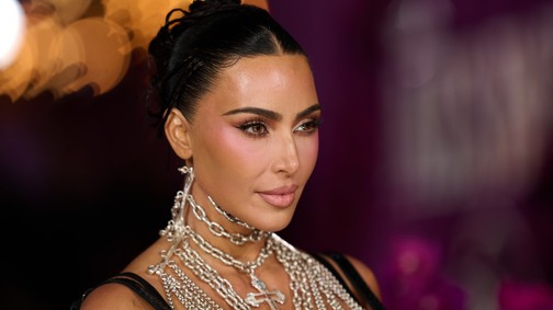 Kim Kardashian két meztelenruhában is felrobbantotta az internetet, nem tudjuk eldönteni, melyik az arcpirítóbb