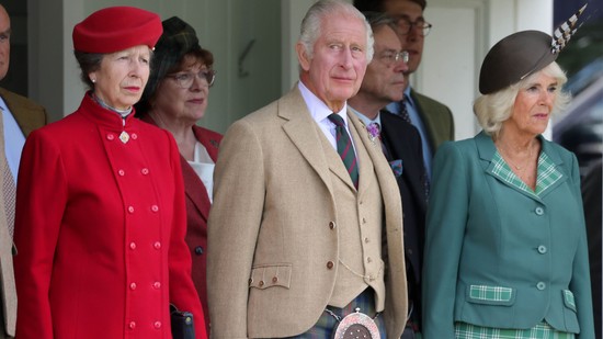 Hatalmas a nyomás a királyi családon Katalin és Károly betegsége miatt