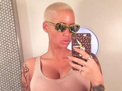Amber Rose megunta gigászi melleit, úgy döntött, megválik tőlük
