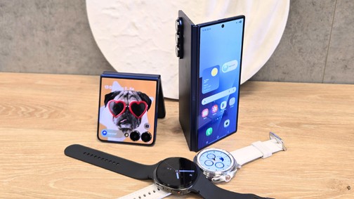 Trendi, okos, sokáig bírja: Megérkeztek a Samsung legújabb kinyitható készülékei