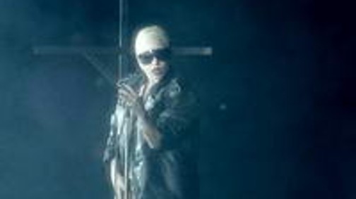 Lady Gaga tanul és diktál!