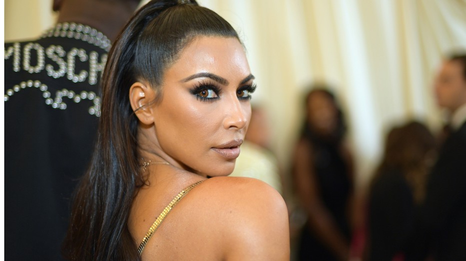 Kim Kardashian új címlapja meglehetősen ütős lett