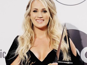 Megszületett Carrie Underwood babája és csodaszép fotókon gyönyörködhetünk benne