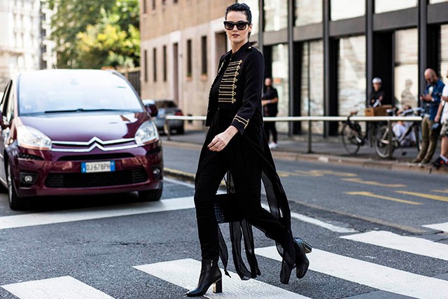 Huszárdzsekiben a divathéten