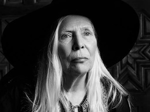 Tarolnak a nyugdíjasok a kampányokban