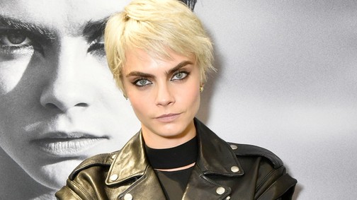 Atyaég! Rita Ora mellét nyalogatja Cara Delevingne, ezt a fotót posztolta az énekesnő
