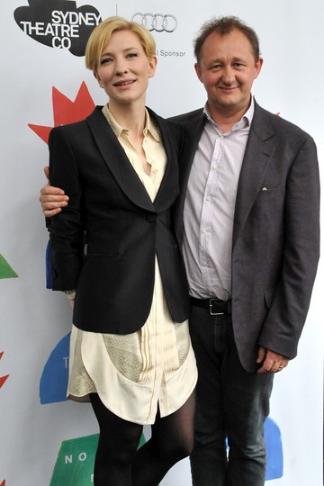 Cate Blanchett és Andrew Upton: a pár egy év együtt járás után kelt egybe 1997-ben, majd pedig bővítették családjukat három saját, és egy adoptált gyermekkel.