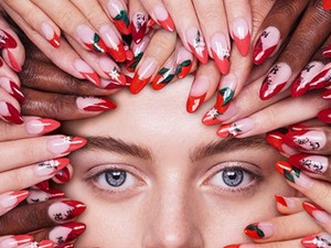 Ijesztő vagy szupermenő? Szemgolyóval díszített köröm