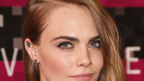 Cara Delevingne visszavág! A Rimmel új szépségnagykövete lesz