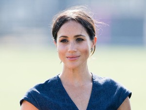 Meghan Markle álomszép Carolina Herrera ruhában ragyogott, ebben hercegnéként megszegte volna a protokollt