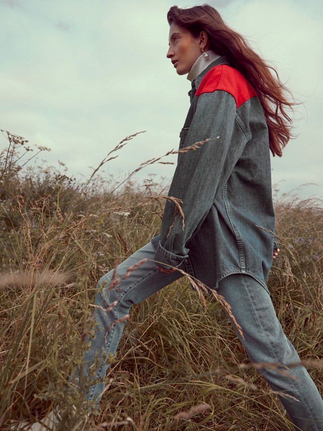 A szezon favoritja a farmer: inspirációk, hogy stílusosan viseld ősszel is
