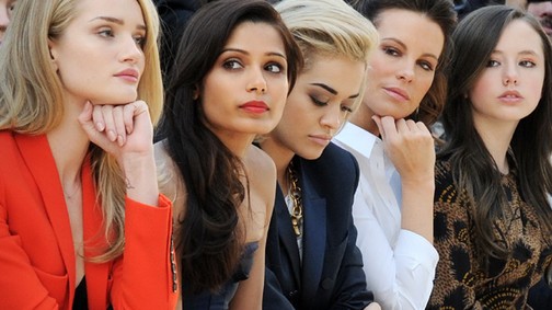 Burberry show: Hírességek az első sorban