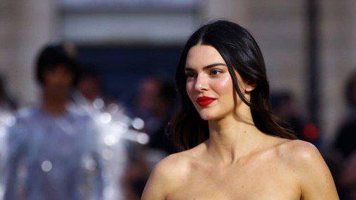 Kendall Jenner pucérruhában, Gigi Hadid lóháton vonult a Vogue World világra szóló fesztiválján