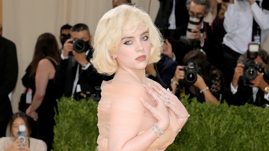 Billie Eilish Marilyn Monroe-t idézte meg a Met gála vörös szőnyegen