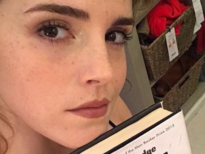 10 könyv a könyvtündér, Emma Watson ajánlásával, amit magyarul is elolvashatsz