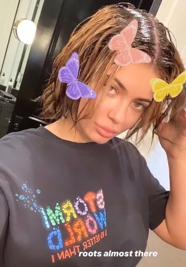 Kylie Jenner az eredeti hajhosszával