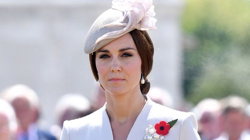 Gyönyörű és megható szimbolikus ruhában Kate Middleton