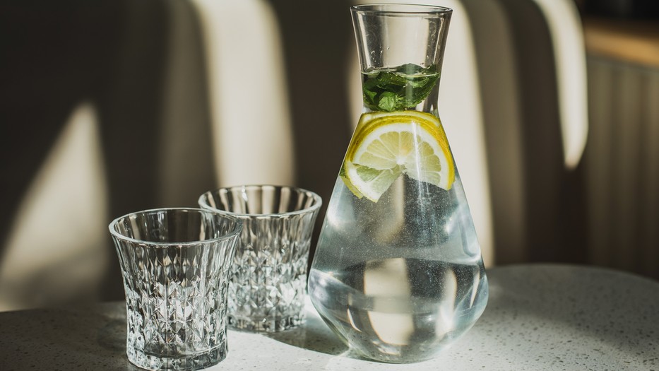 Te mennyi vizet iszol reggel? Egy, két pohárral, vagy beéred néhány korty vízzel?